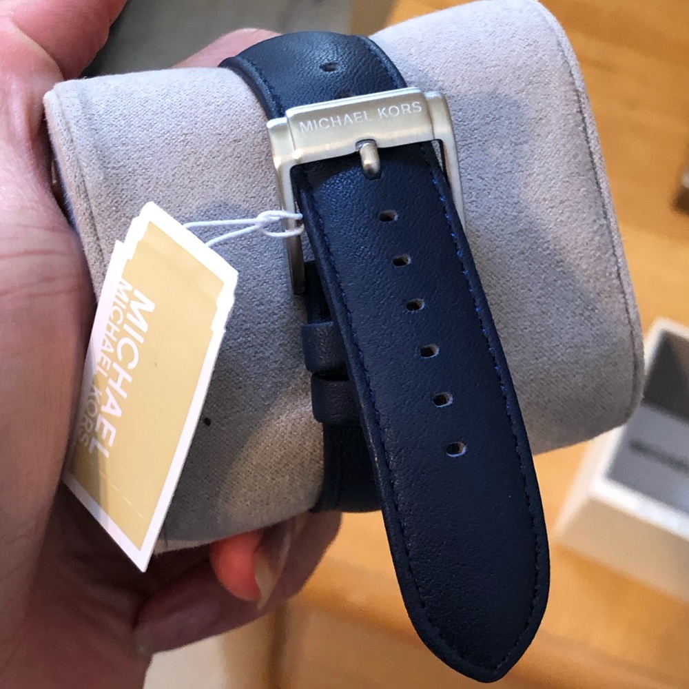 Mk men leather watch - Picture 5 of 6